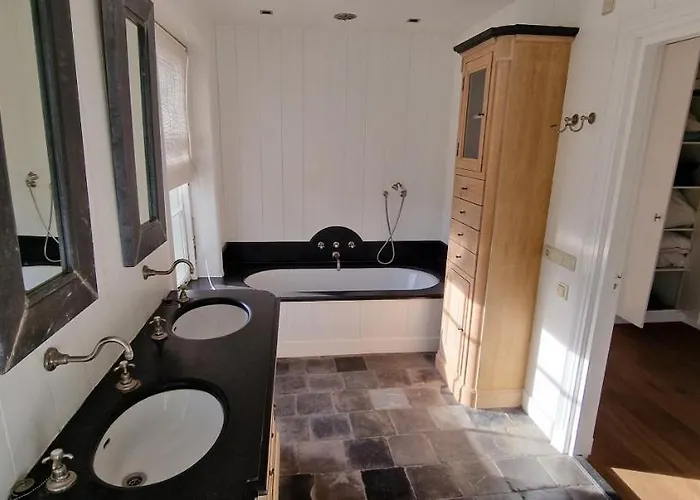 Amsterdam Mansion - Twiske Bed and Breakfast *